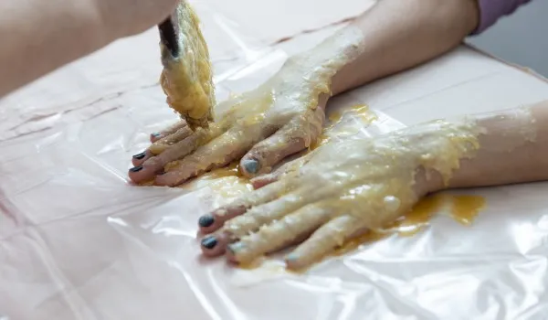 Парафинотерапия: польза и лечение